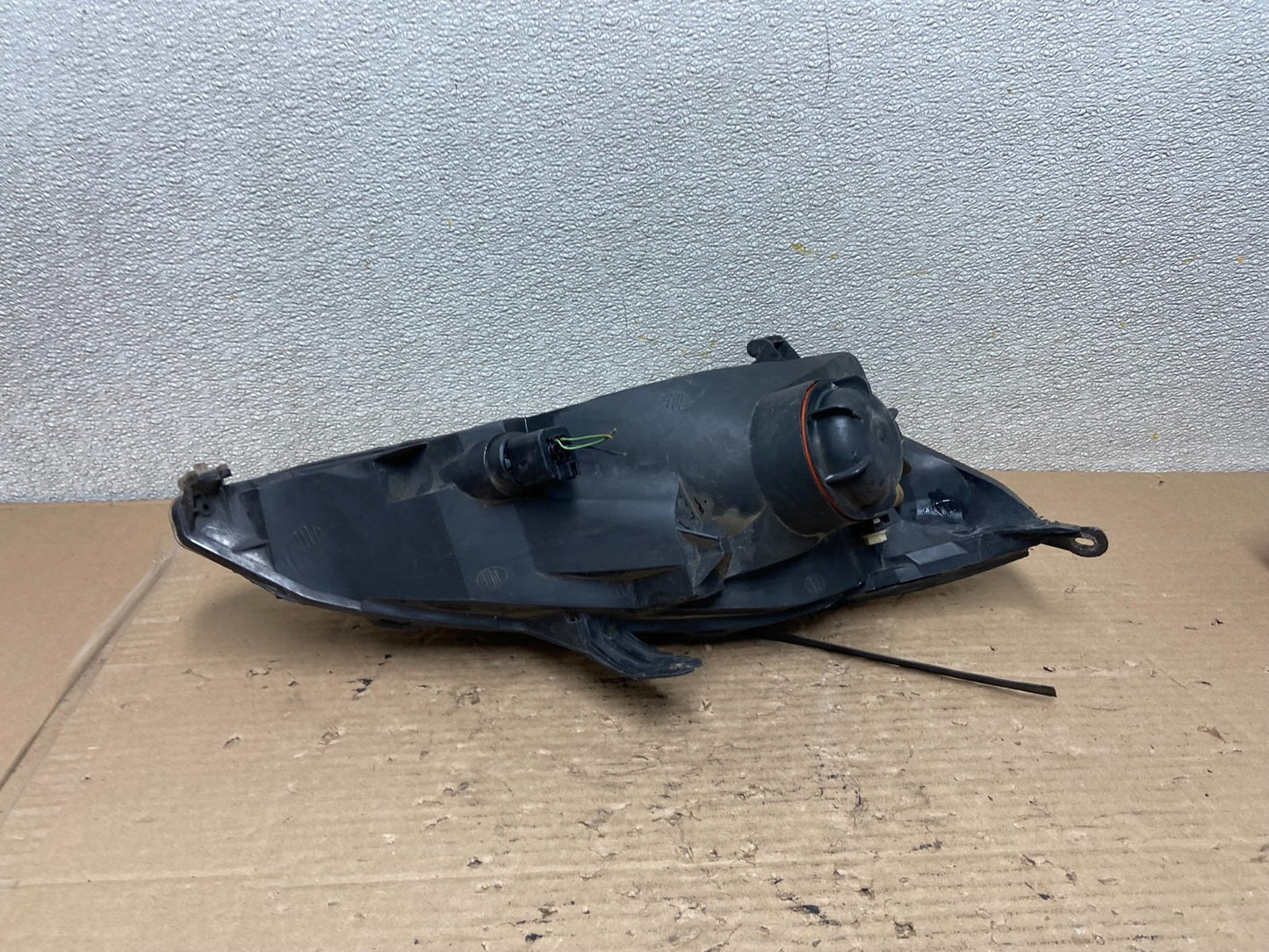 2000 to 2002 Ford Focus Left Driver LH Side Halogen Headlight AA9502 DG4