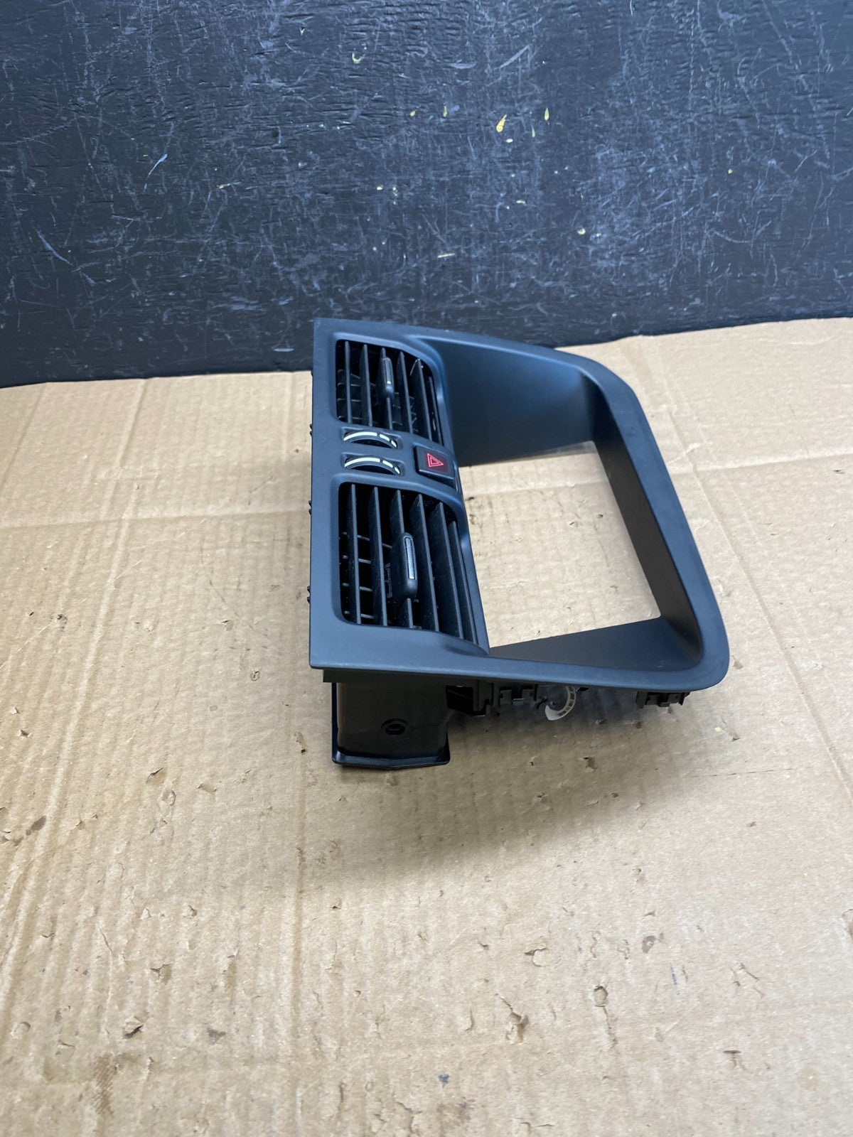 2010-2017 Volvo XC60 Radio Screen Bezel Center Dash Vent Hazard Switch ac9470 DG2