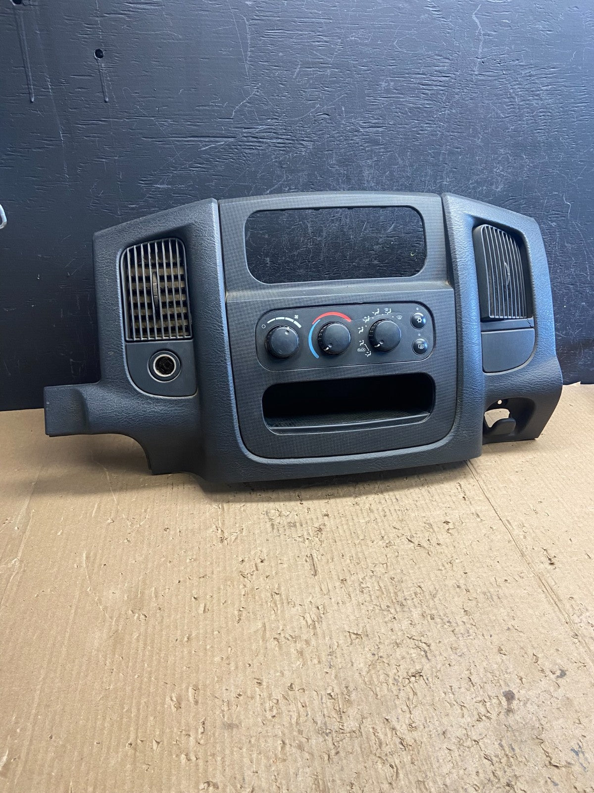 2002 to 2005 Dodge Ram Radio Climate Control Dash Air Vent Bezel Trim AF1522 DG0