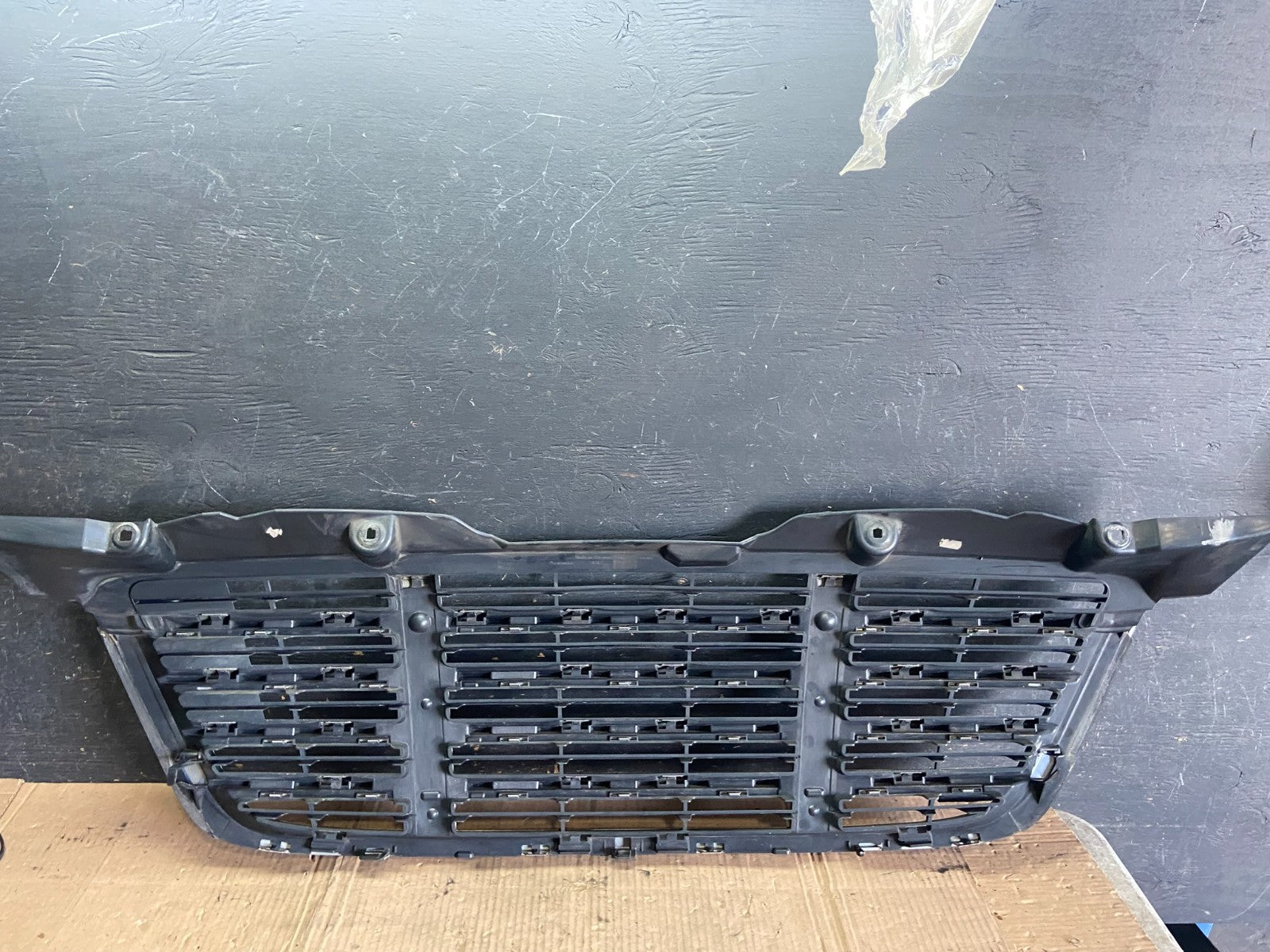 2009 to 2011 Freightliner Sprinter Front Upper Chrome Grill Grille p8626 DG3