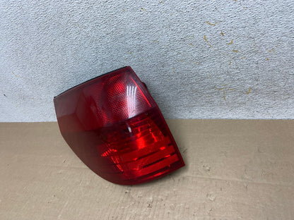 2004 to 2005 Toyota Sienna Left Driver LH Side Tail Light AI2183 LK1