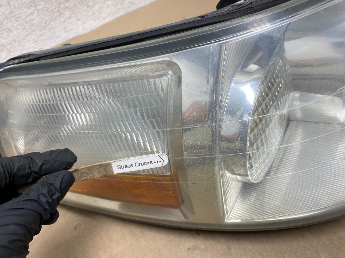 2005 to 2011 Lincoln Town Car Right Passenger Rh Side Headlight AH6737 DW3