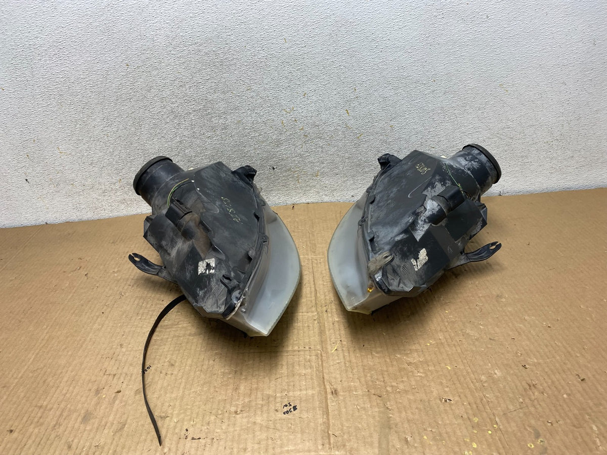 2000 to 2002 Ford Focus Left+Right Set Halogen Headlights AI8108 DW9