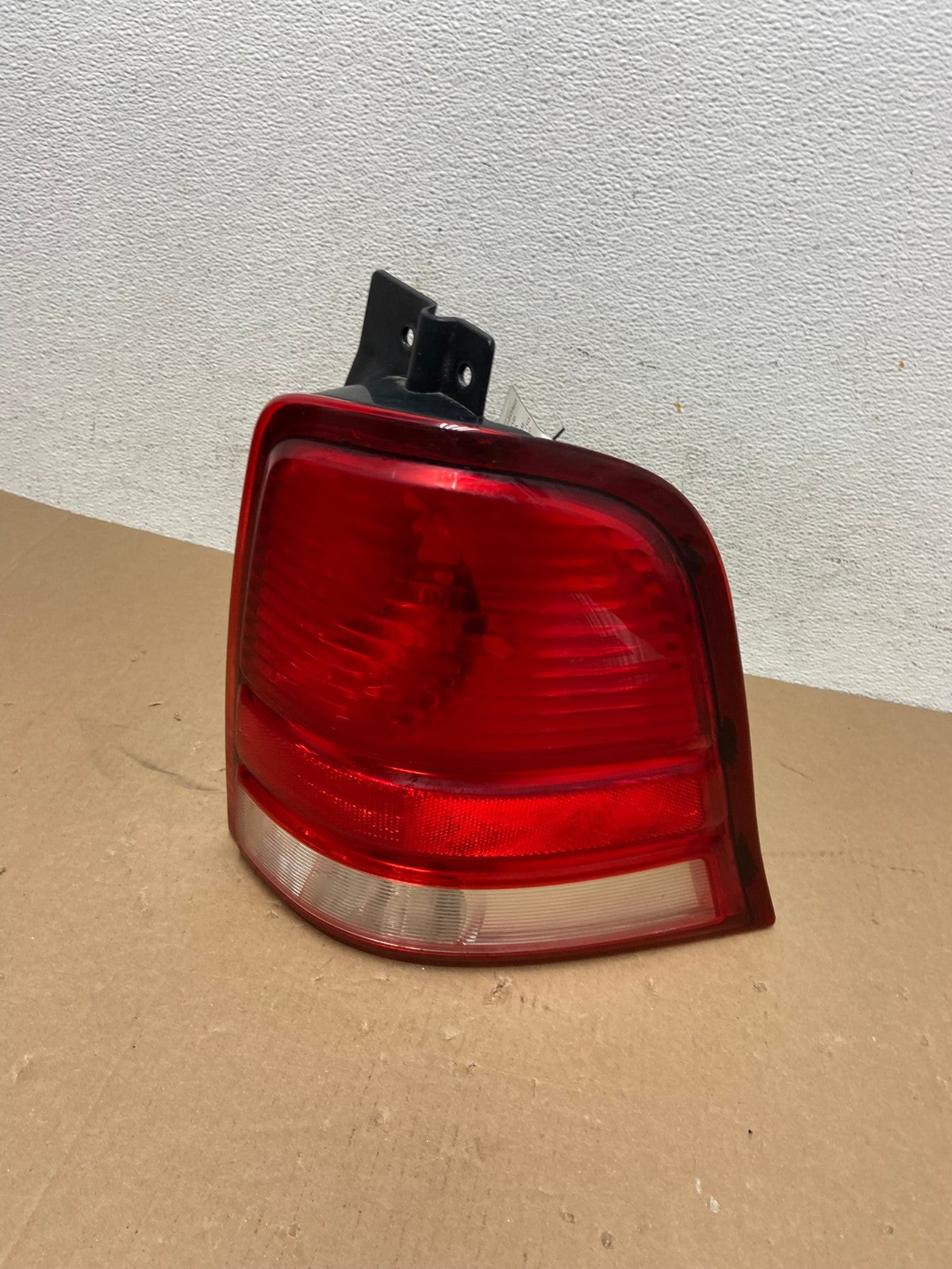 2004 to 2007 Ford Freestar Right Passenger RH Side Tail Light AD6437 LK0