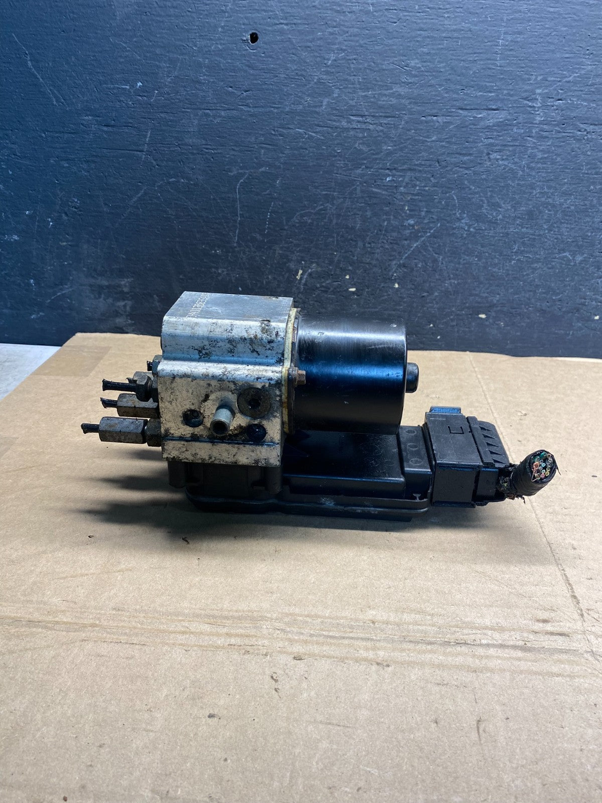 2004 2007 Ford E250 E350 Econoline Anti-Lock ABS Antilock Brake Pump AE9985 DG4
