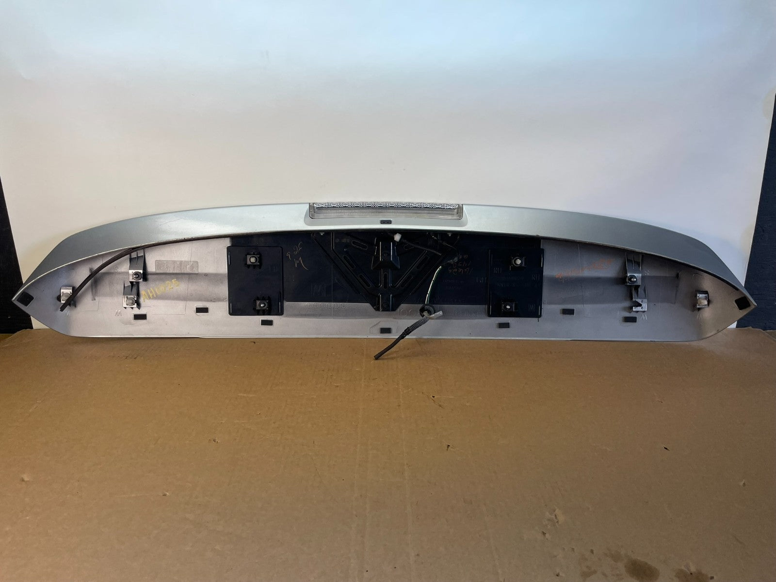 2006 to 2007 Subaru Tribeca B9 Rear Spoiler Wing AH0025 DG6