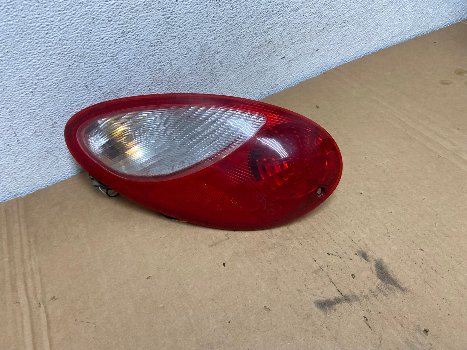 2006 to 2010 Chrysler PT Cruiser Left Driver LH Tail Light AD2637 LK2