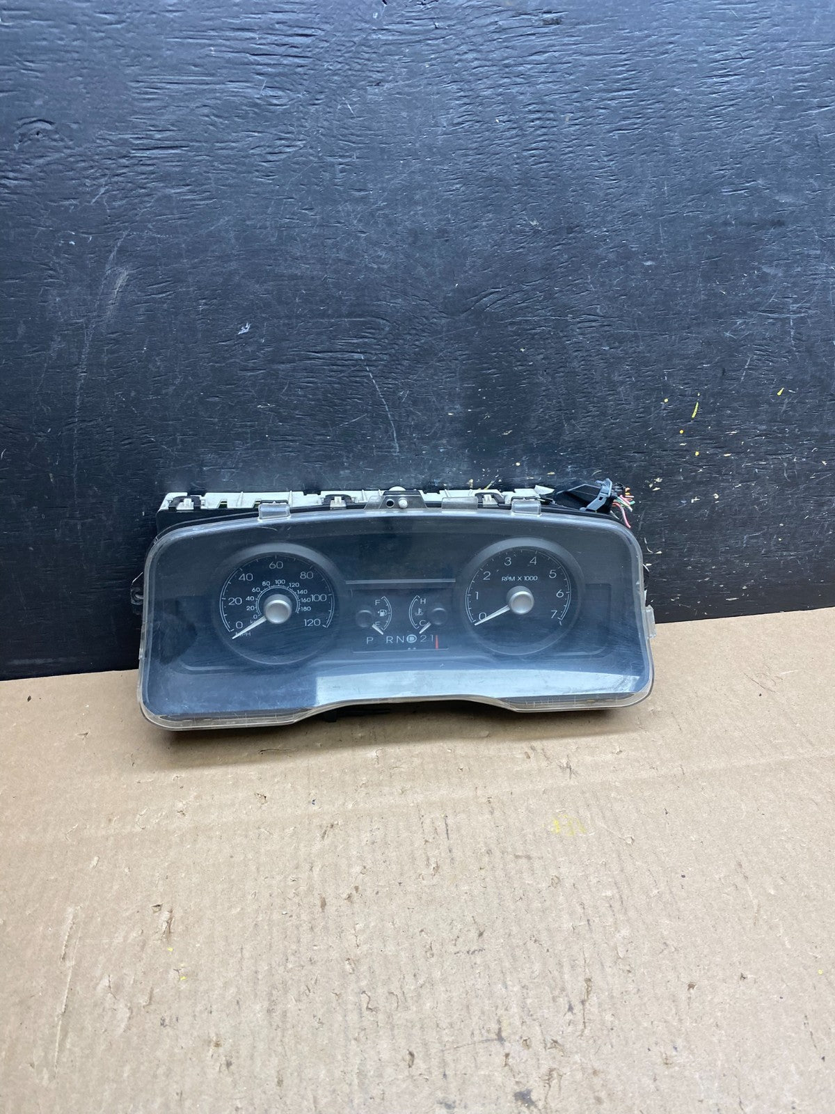 2009 to 2011 Lincoln Town Car Speedometer Cluster Gauge T4859 DG0