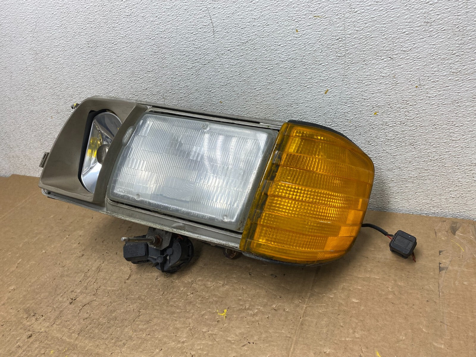 1986 to 1991 Mercedes-benz W126 Left Driver Side Halogen Headlight O6512 DW1