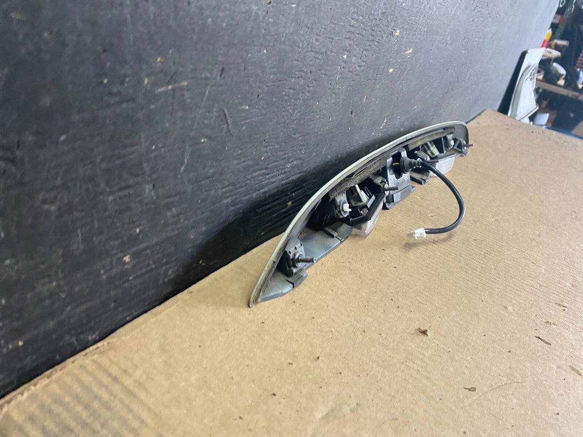 2015 to 2018 Nissan Murano Rear Right Side Liftgate Spoiler Molding N89956