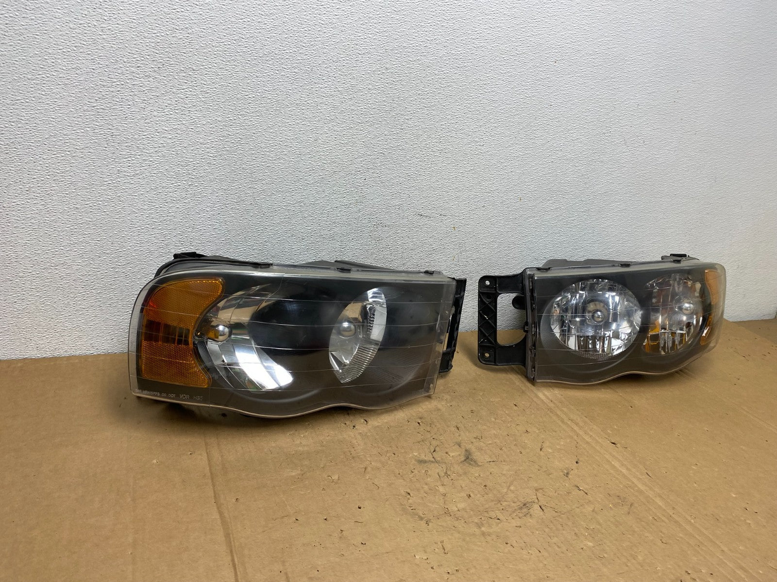 2002 to 2005 Dodge Ram Left+Right Side Headlights AD3240 DW2