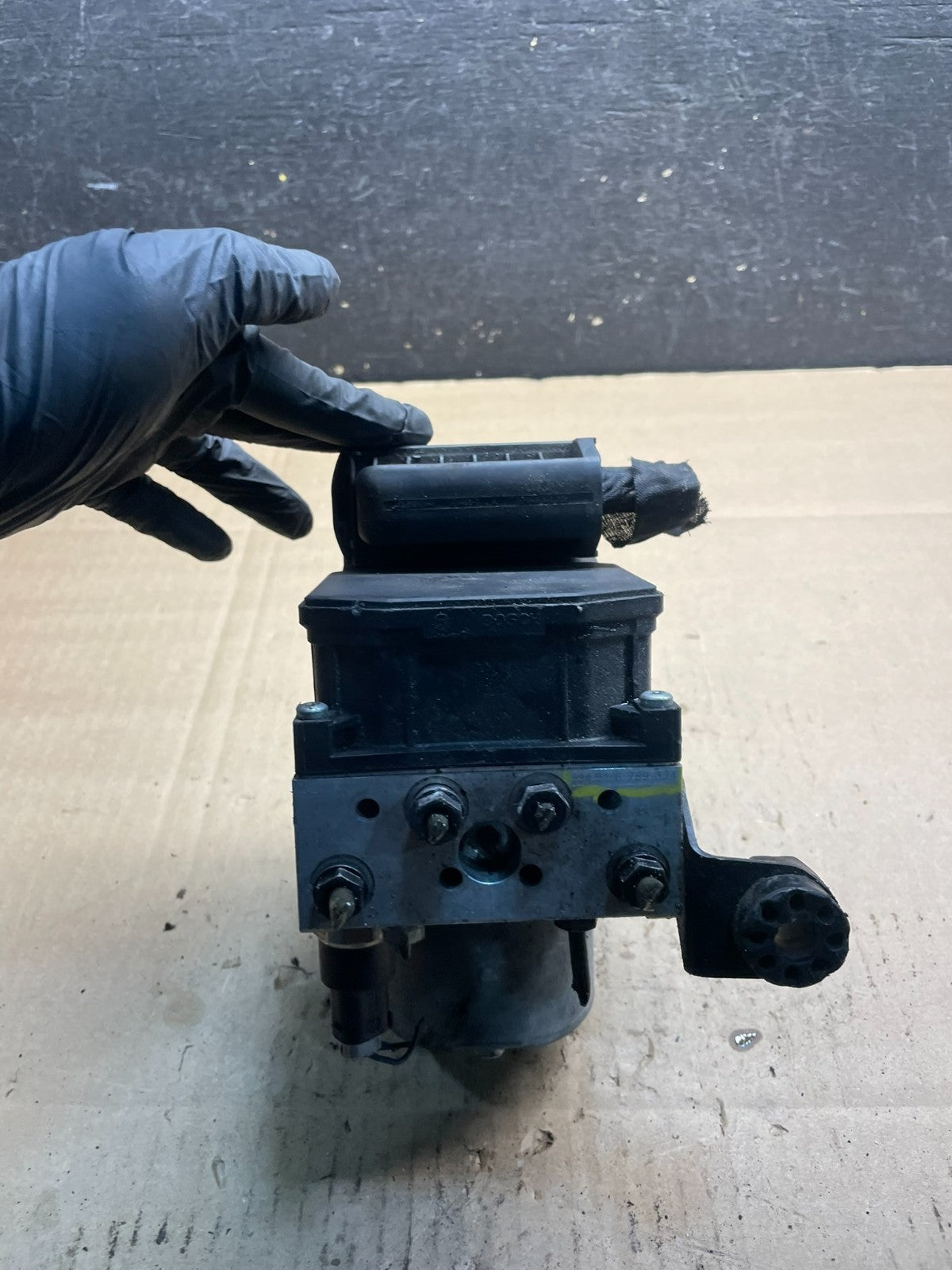 2002-2005 BMW E65 745i 745Li 750Li  ABS Hydraulic Block OEM W6647 DG2