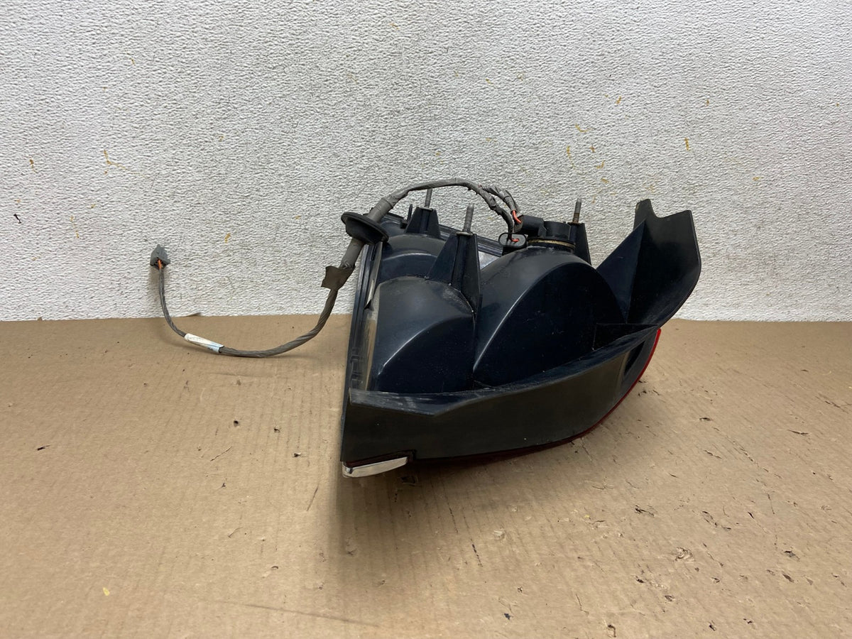 1998-2003 Ford Crown Victoria Right Passenger Rh Side Tail Light AH5892 LK4