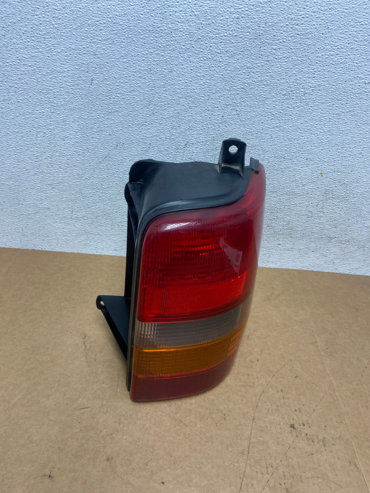 1993-1998 Jeep Grand Cherokee ZJ Right Passenger Side Rh Tail Light AE2955 LK2