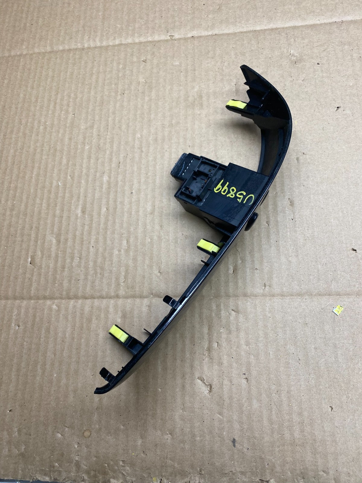 2004 to 2010 Toyota Sienna Switch Key Light Indicator Bezel Trim u5899 DG2
