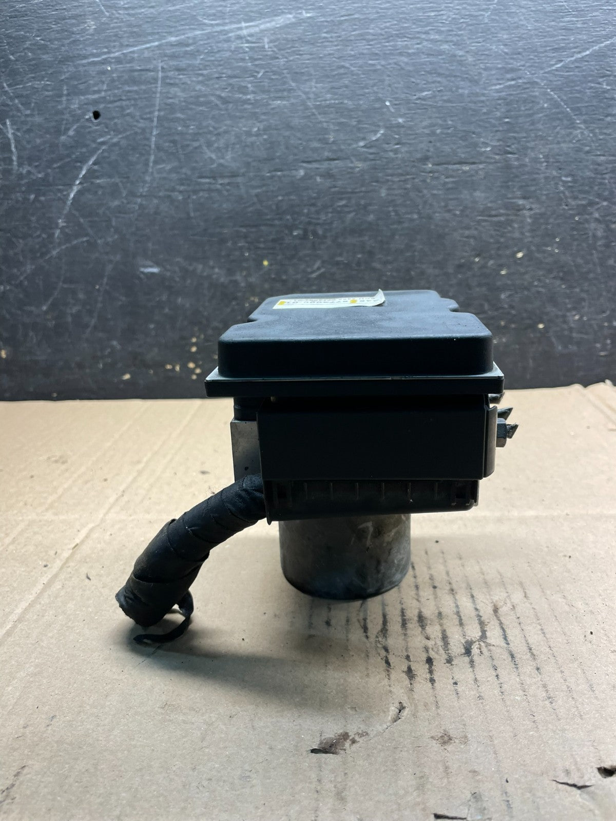2004 to 2007 BMW 525i ABS Anti-Lock Brake Pump 6774000-01 V1978 DG3