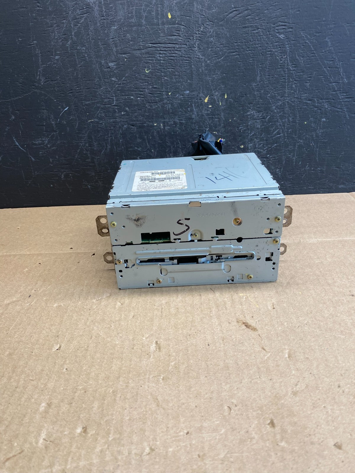 2004 2005 Nissan Armada QX56 Radio Stereo Audio CD Player Receiver AC6272 DG0
