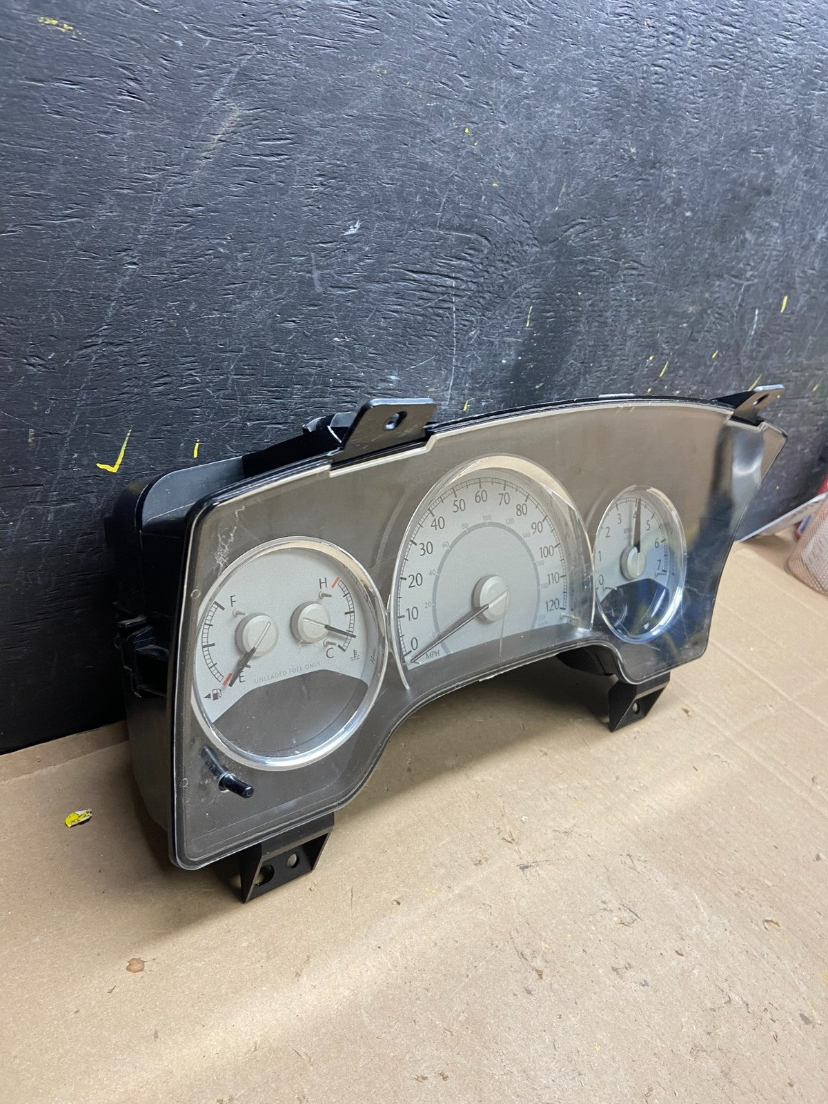2007 to 2008 Chrysler Aspen Speedometer Cluster Gauge t9360 DG3