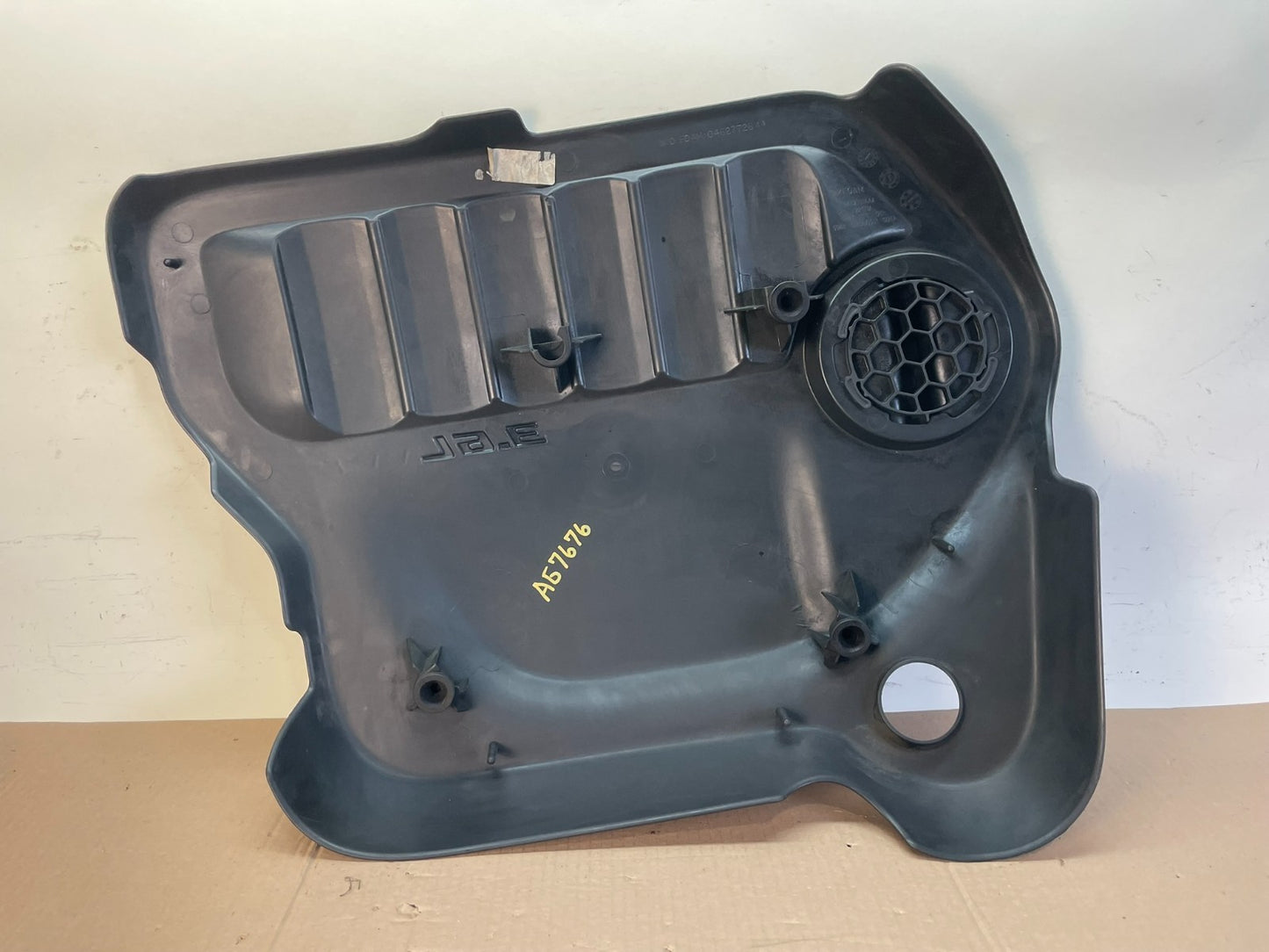 2011 to 2014 Chrysler 200 Avenger 3.6L VVT Engine Motor Cover Shield AG7676 DG3