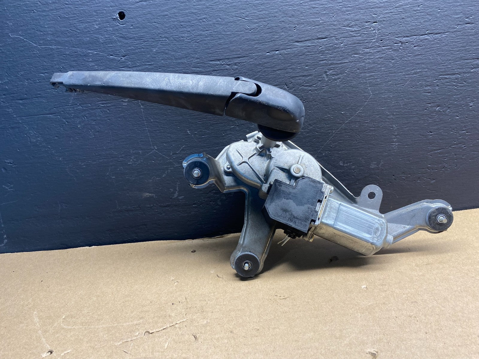 2006 to 2011 Toyota Rav4 Rear Wiper Windshield Motor OEM ab7187 DG0