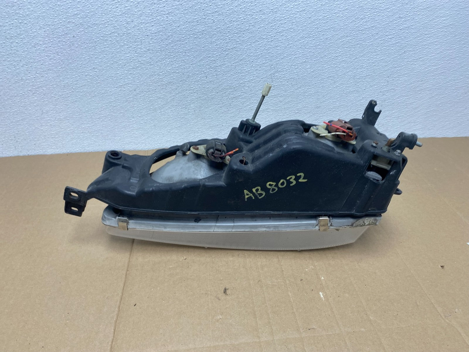 1995 to 1996 Toyota Camry Right Passenger RH Side Headlight OEM AB8032 DW8