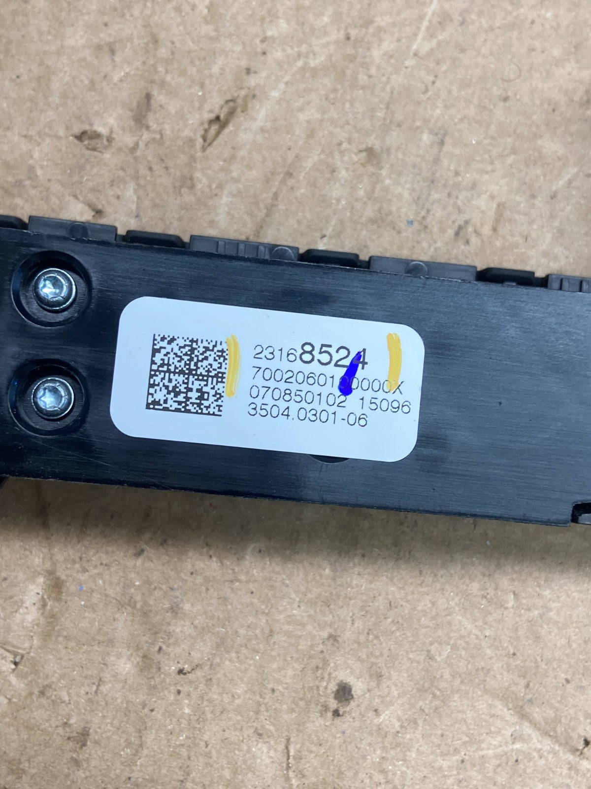2013 - 2017 GMC Acadia Center Dash Hazard Warning Switch AE3915 DG5