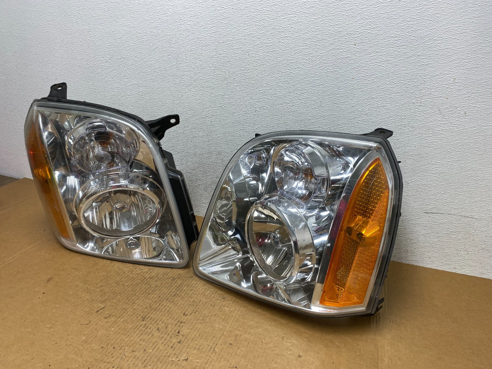 2007 - 2014 GMC Yukon Halogen Headlights Left+Right Side Set AE0581 DW1