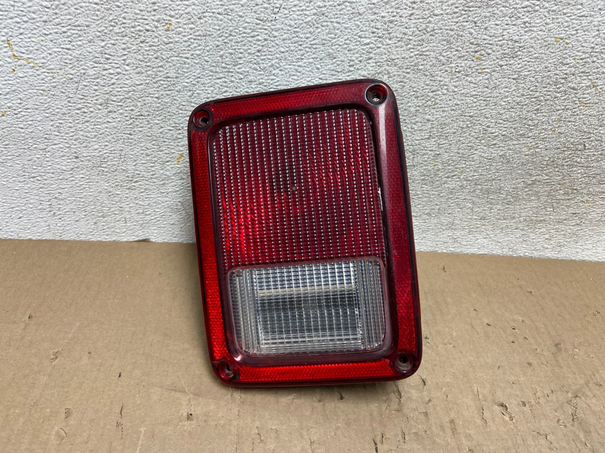 2007 - 2018 Jeep Wrangler Right Passenfer RH Side Tail Light AH6022 DG0