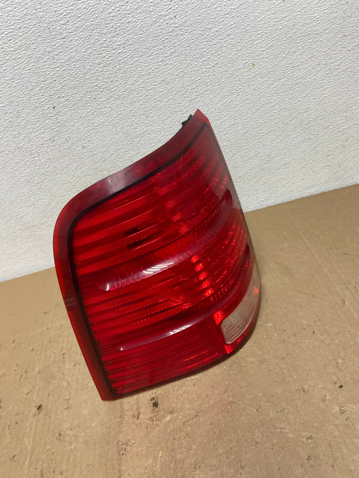 2002 to 2005 Ford Explorer Left Driver Lh Side Tail light AC5977 LK2