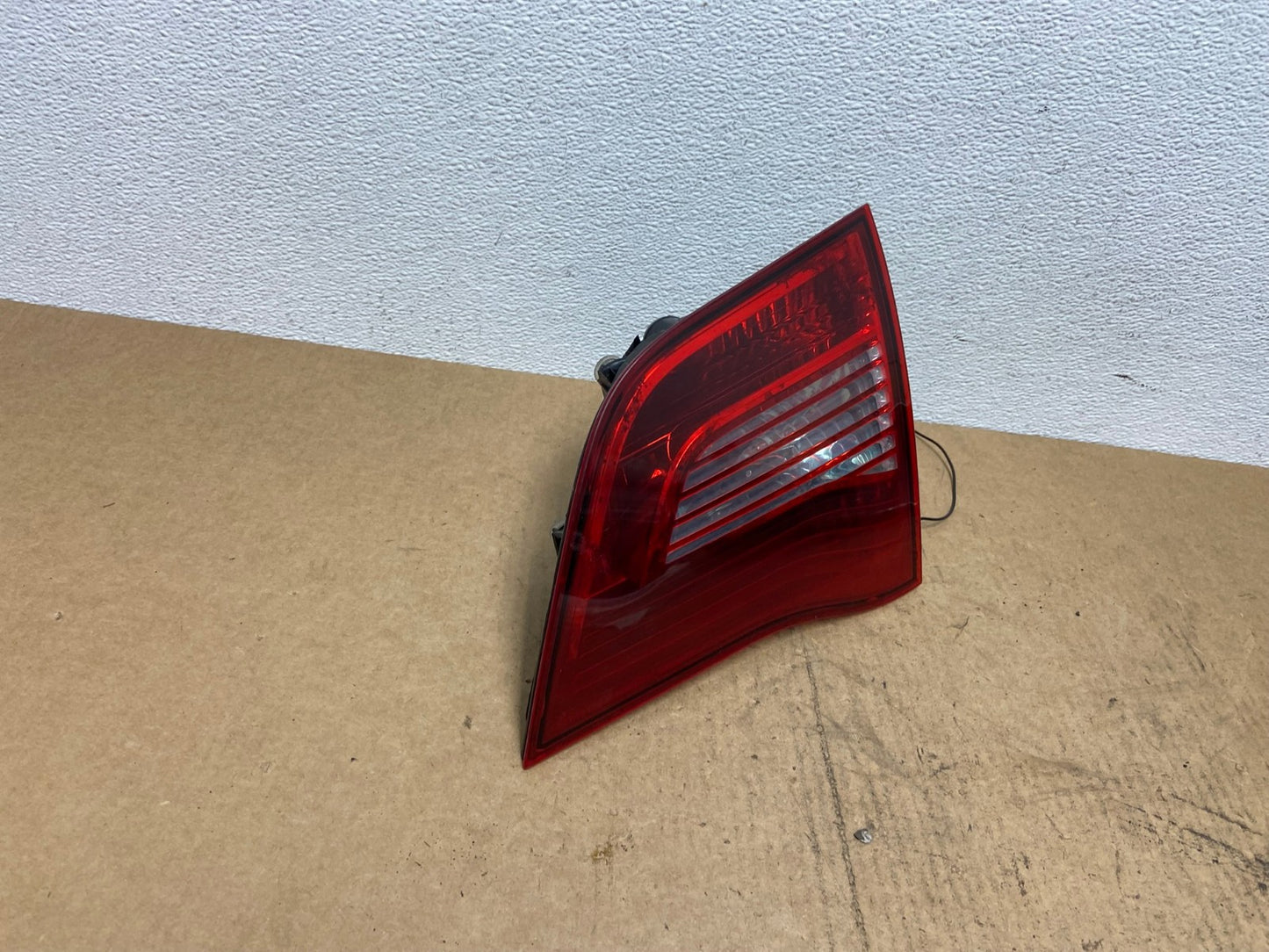 2009-2014 Volkswagen Routan Right Passenger Rh Side Inner Tail Light AC3122 LK2