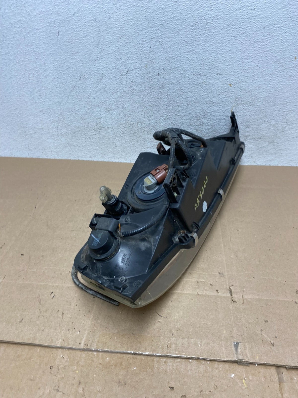 2000 to 2002 Lincoln Ls Left Driver Lh Side Headlight Halogen AE5060 DW8