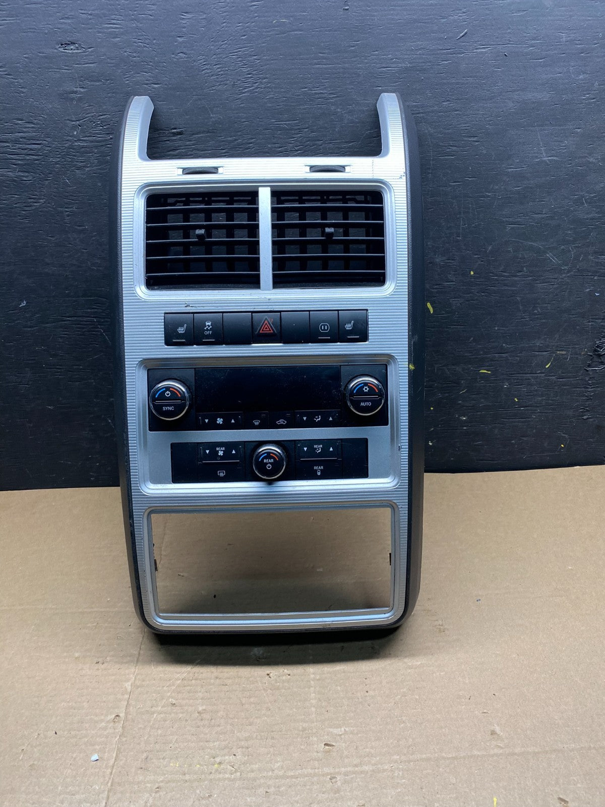 2009 2010 Dodge Journey Center Dash A/C AC Climate Control Bezel Trim Q9544 DG0