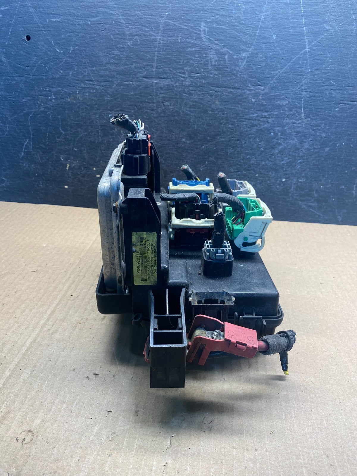 2006 2007 Chrysler 300 Totally Integrated Power Module Fuse Box TIPM AG9468 DW2