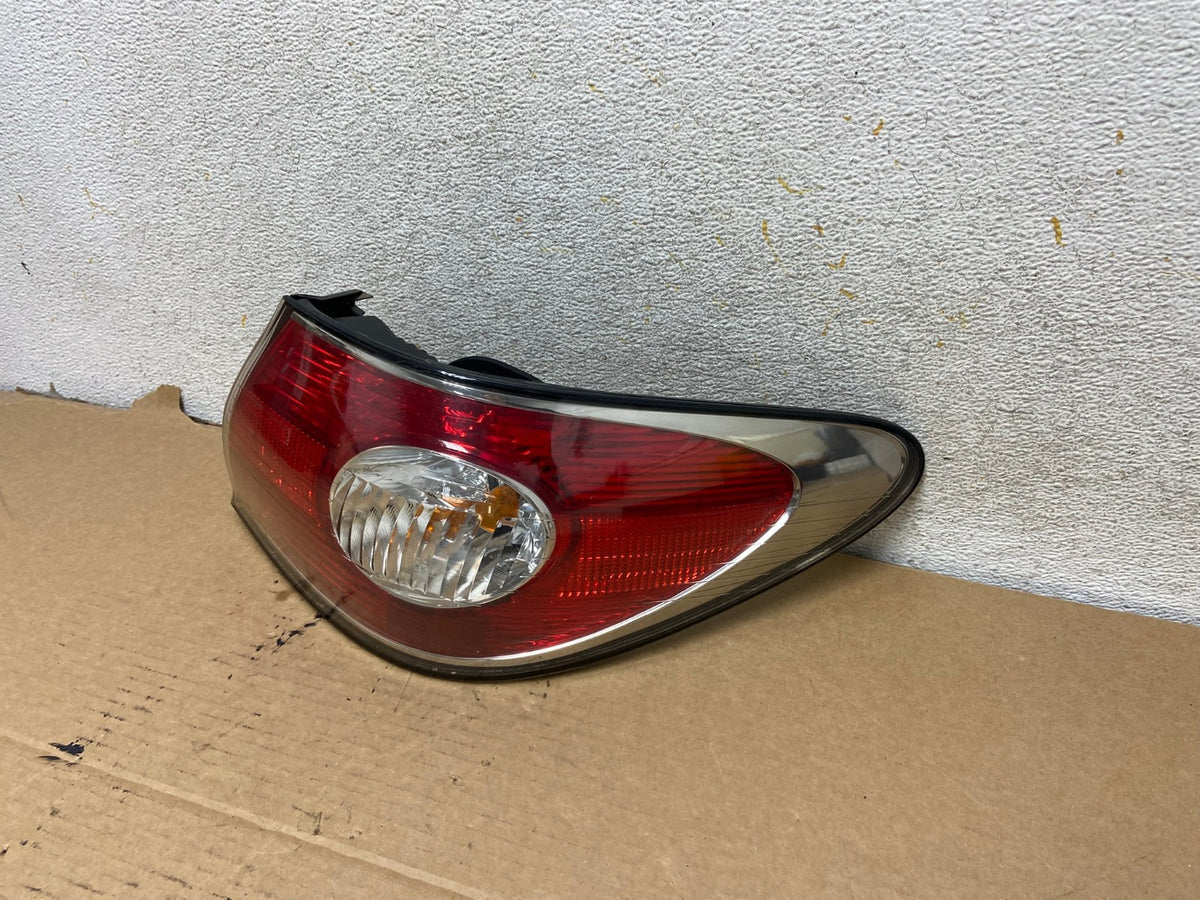 2002 to 2004 Lexus ES300 ES330 Right Passenger Side Tail Light AH7772 LK2
