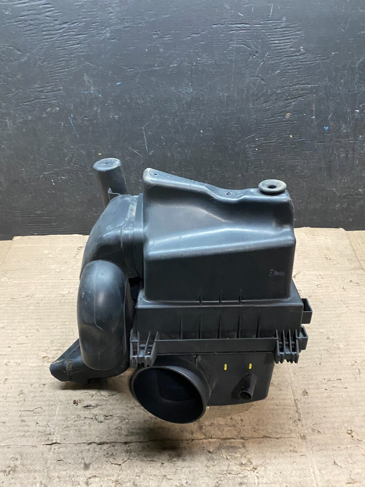 2011 - 2021 Dodge Durango 3.6L Air Filter Cleaner Box H4576 PS5
