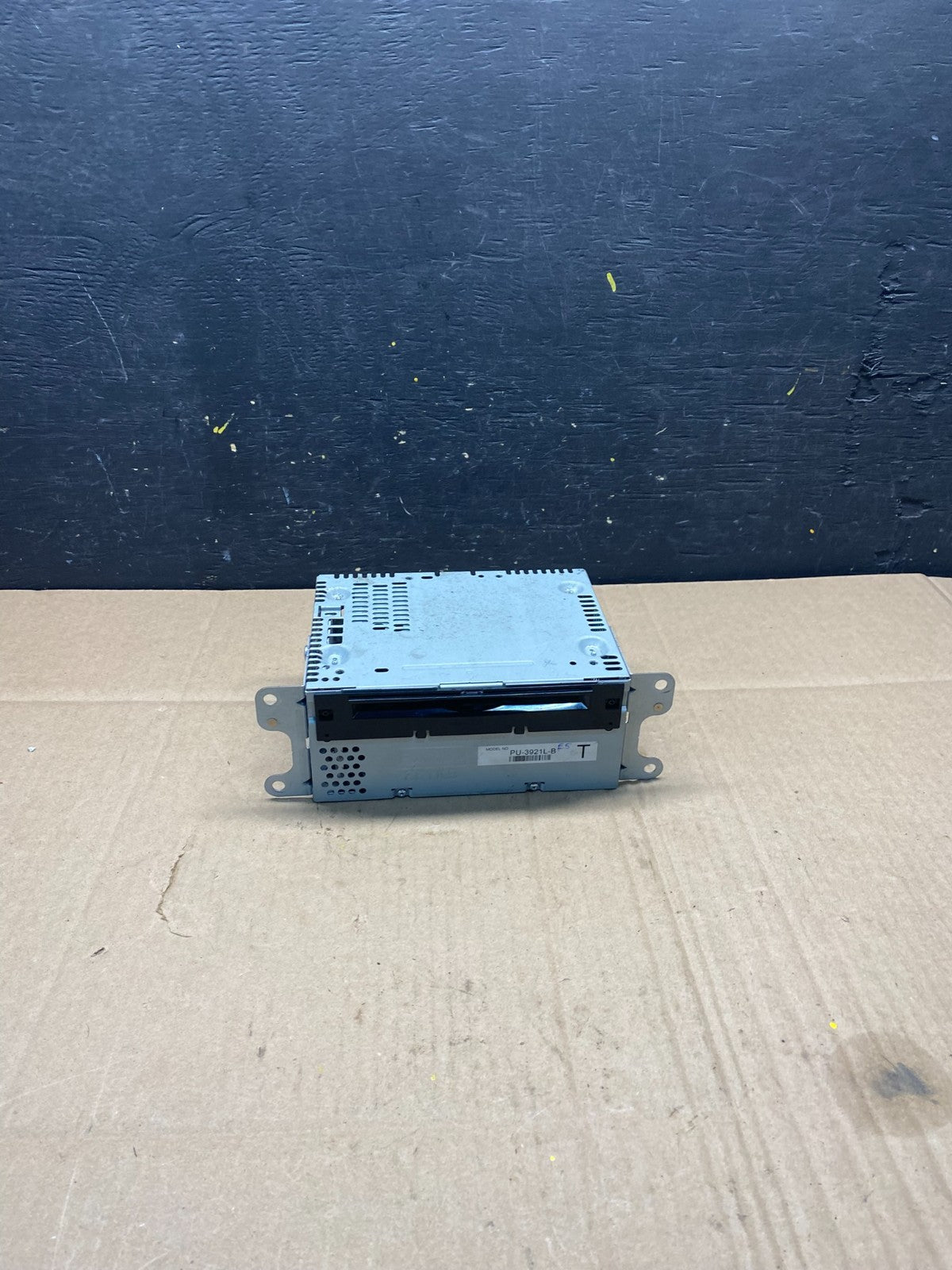2016 to 2017 Ford Explorer Audio Equipment Radio Receiver AM FM CD p2011 DG0