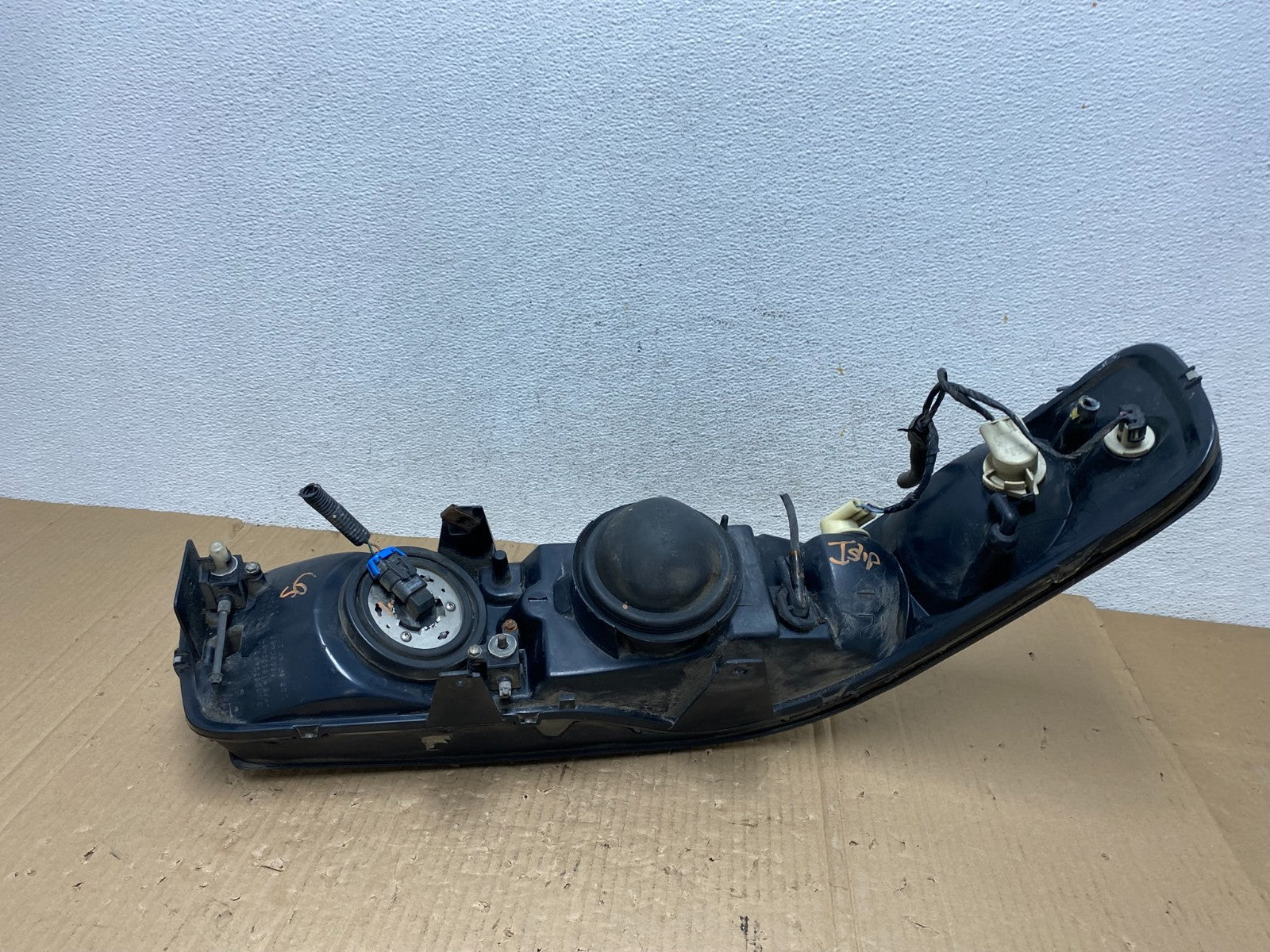 1998 to 2004 Cadillac Seville Left Driver LH Side Headlight AE9047 DW6