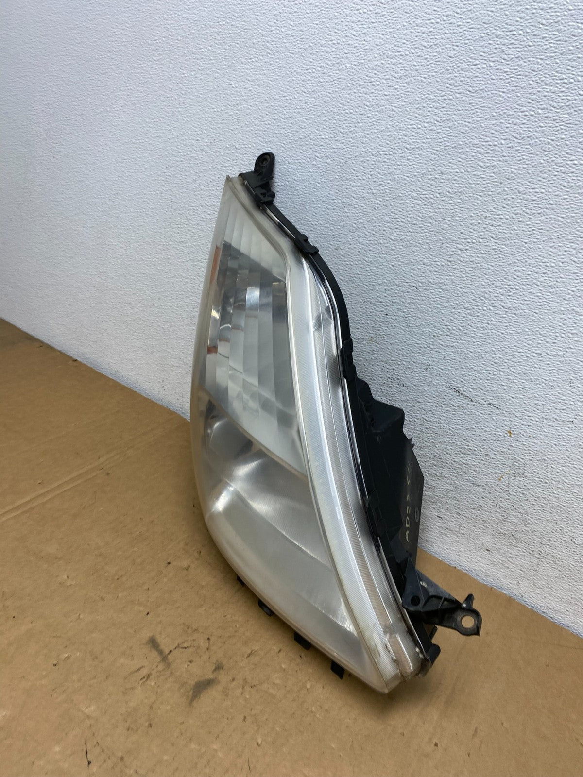 2004-2005 Toyota Prius Right Passenger RH Halogen Headlight AD2754 DW1