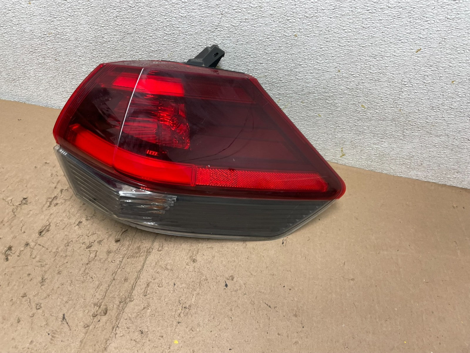 2008 to 2015 Nissan Rogue Right Passenger RH Side Tail Light OEM Q5184 DW1