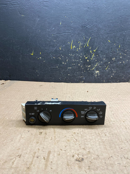2001 - 2007 GMC Chevrolet Express 1500 Climate Control A/C Z1669 DG0
