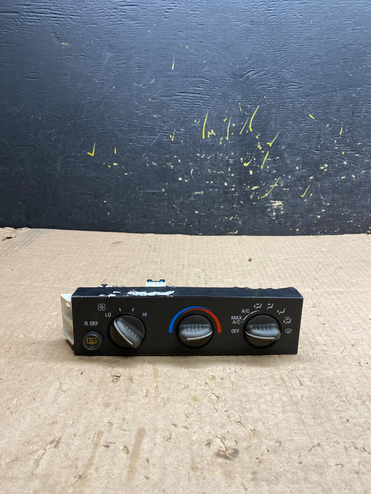 2001 - 2007 GMC Chevrolet Express 1500 Climate Control A/C Z1669 DG0