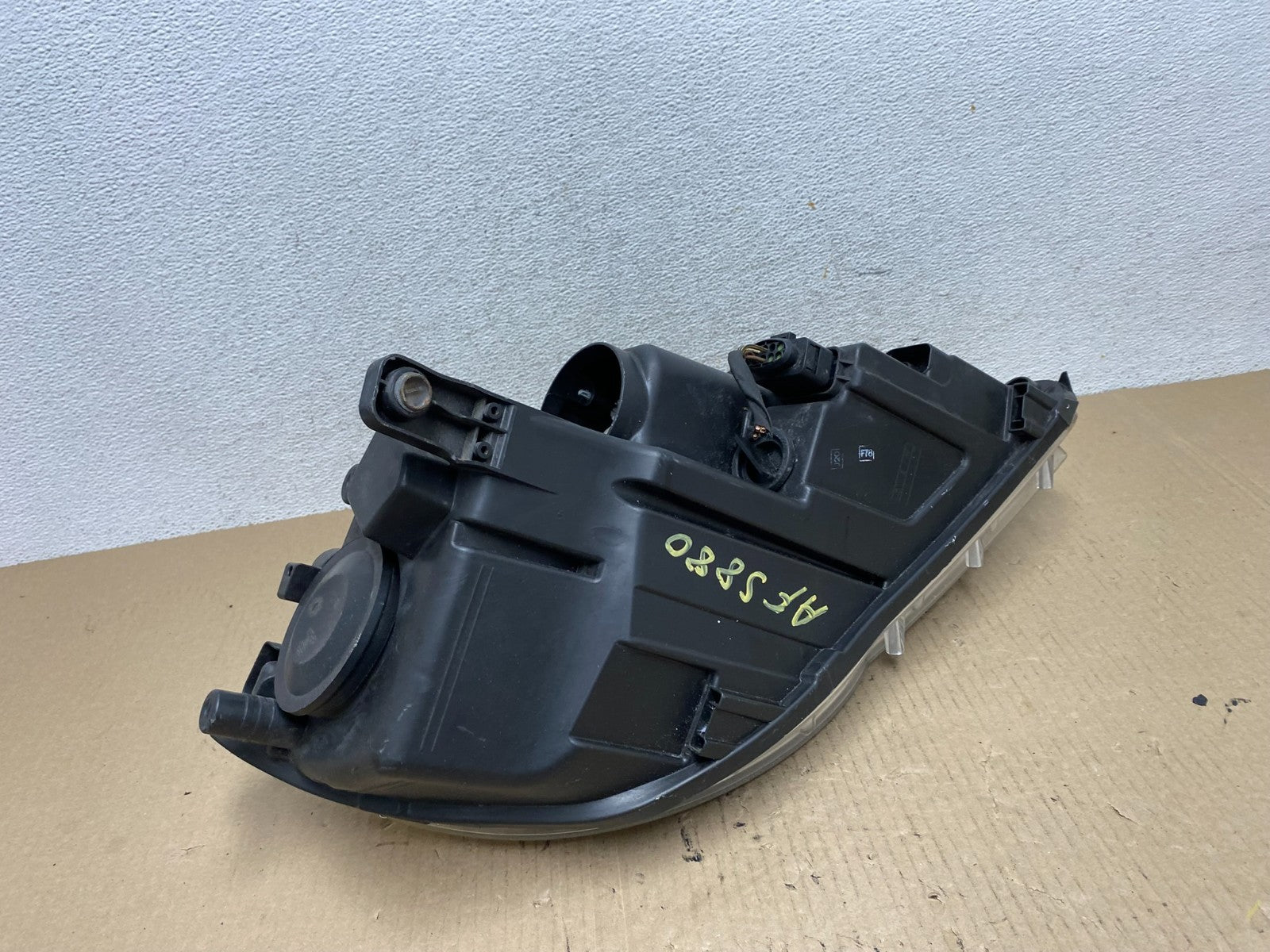 2009 to 2011 Volkswagen Tiguan Left Driver LH Halogen Headlight AF5880 DW6