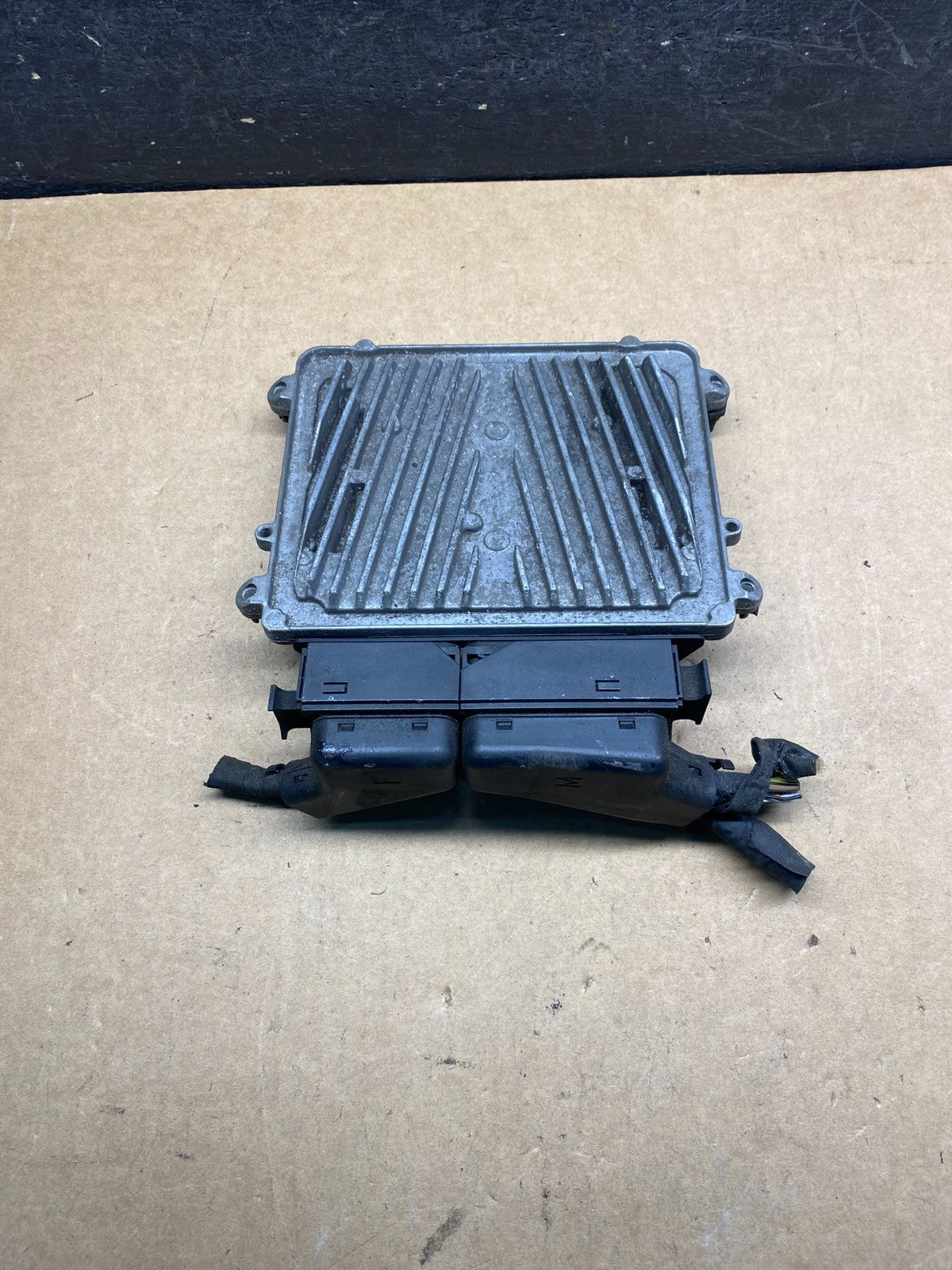 2008 to 2012 Mercedes C300 E350 Engine Computer Module ECM ECU ah7032 DG1