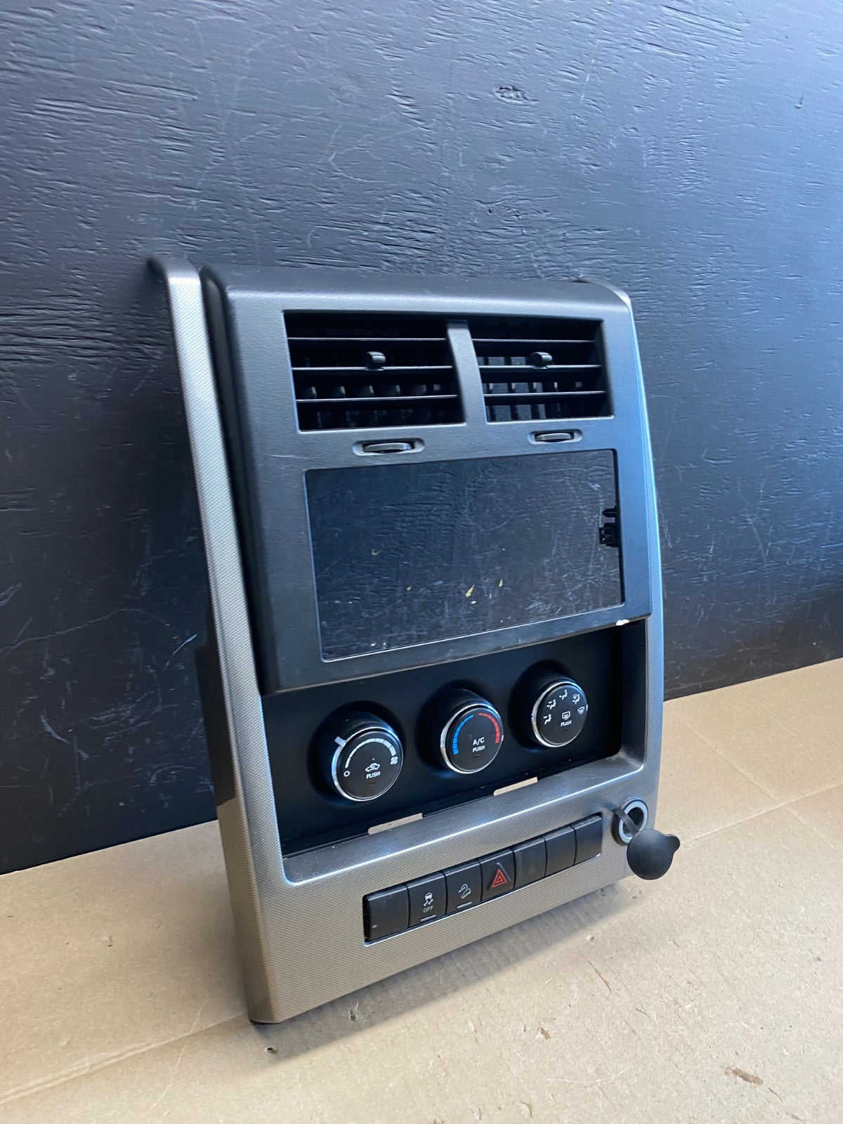 2008 to 2012 Jeep Liberty Dash Climate Temperature Control Radio Bezel ac6237 DG2