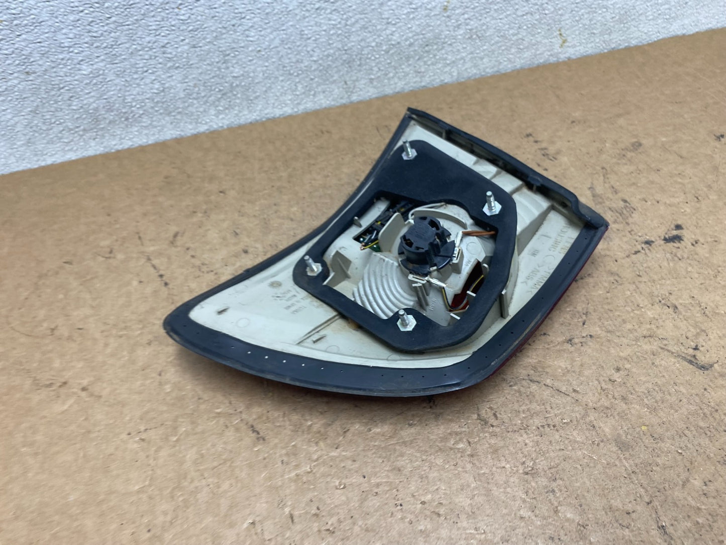 2000 to 2001 Cadillac Catera Left Driver LH Side Tail Light S7722 DW6