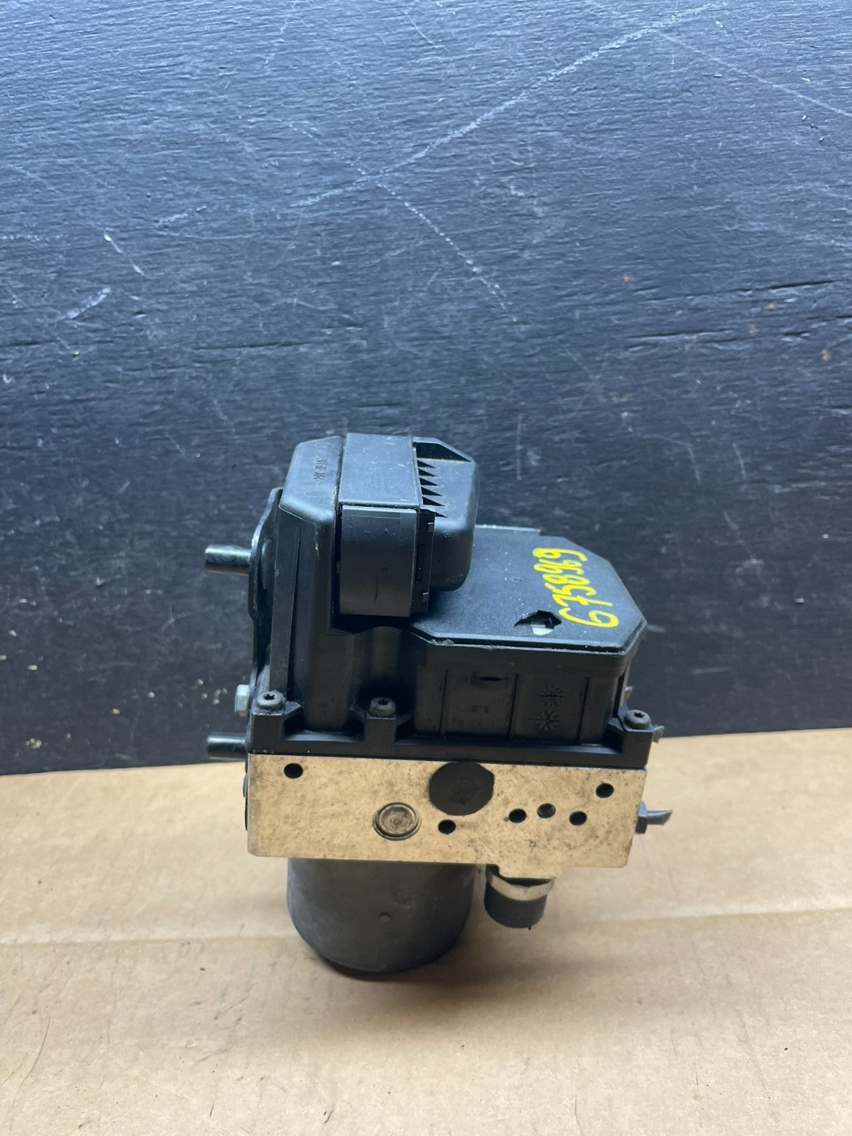 2016 - 2018 Kia Sorento ABS Anti-Lock Brake Pump 6758969 OEM R4315 DG1