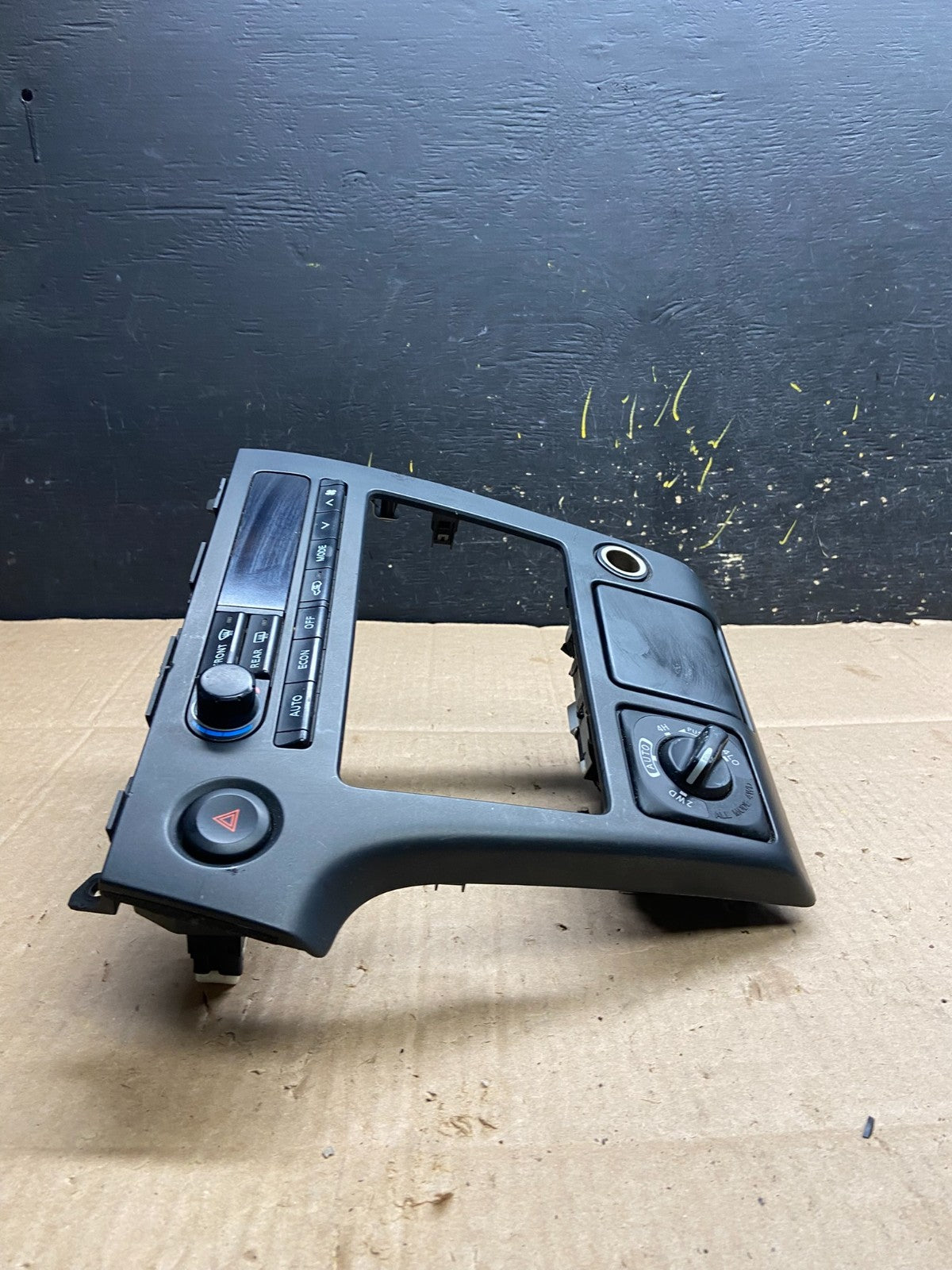 2003-2004 Nissan Pathfinder Radio AC Heat Climate Control Transef Bezel Y2342 DG3