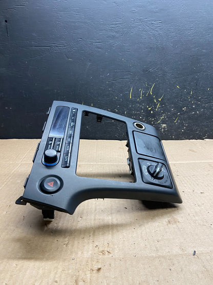 2003-2004 Nissan Pathfinder Radio AC Heat Climate Control Transef Bezel Y2342 DG3