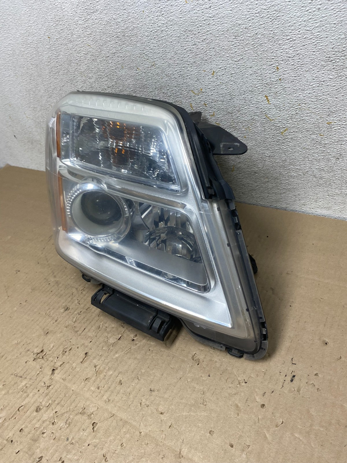 2010 to 2015 GMC Terrain Halogen Passenger Right Rh Side Headlight AI2277 DW1