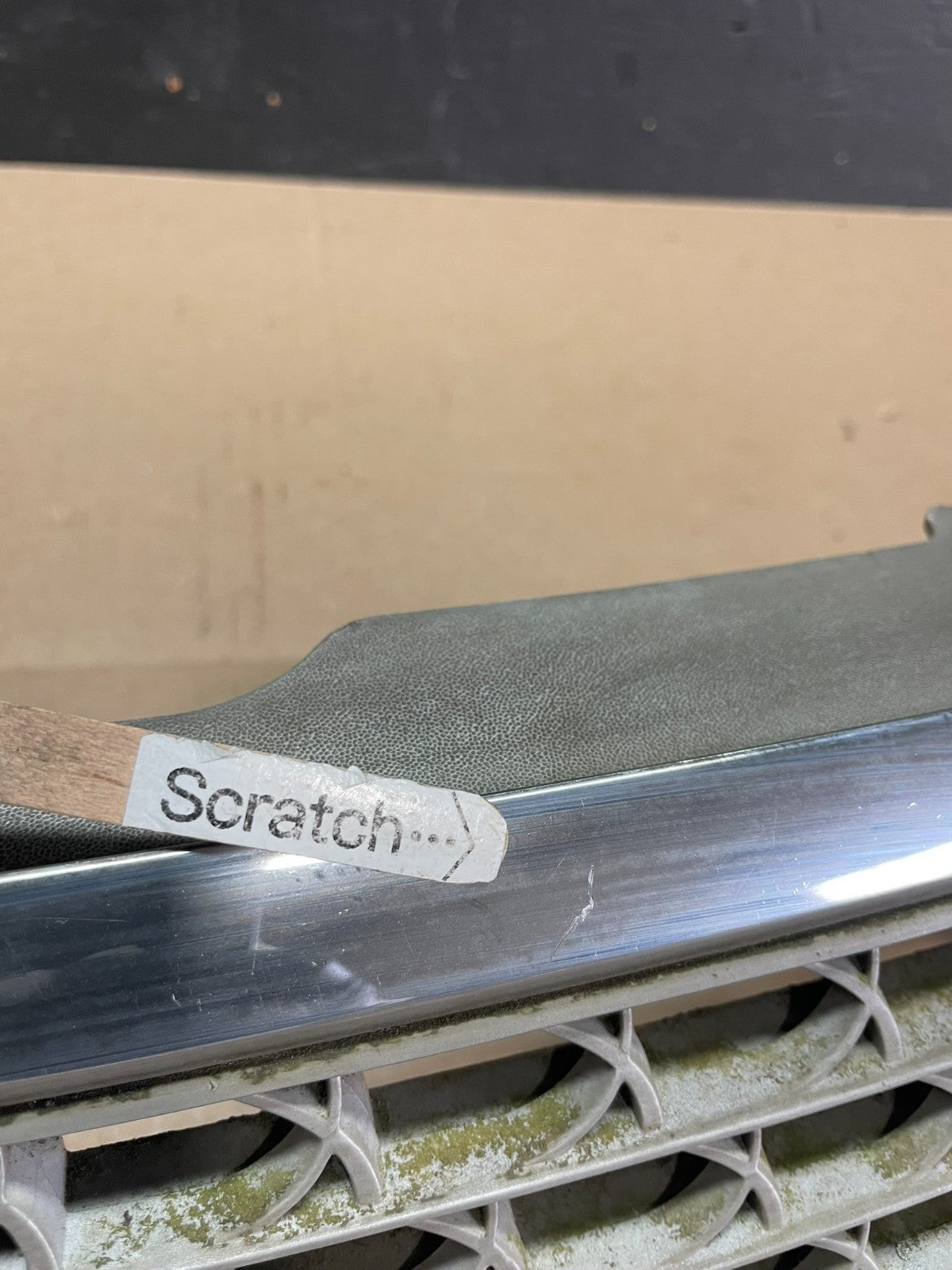 2003 2004 2005 Saturn L L200 L300 Front Upper Grill Grille AB7591 DG3